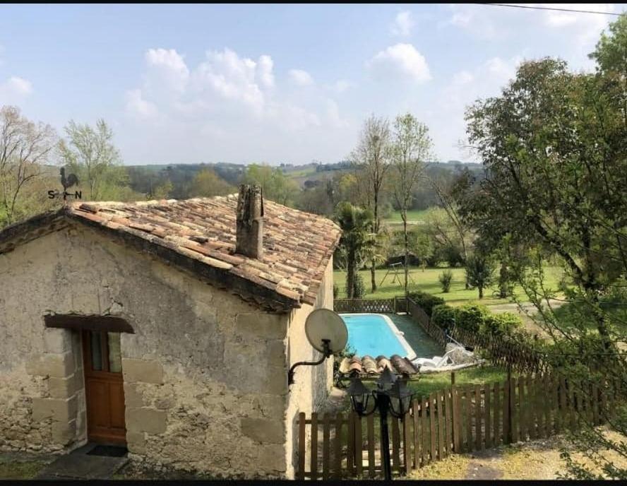 Les Gites Du Hameau Avec Piscine Castelnau-sur-Gupie Exterior photo
